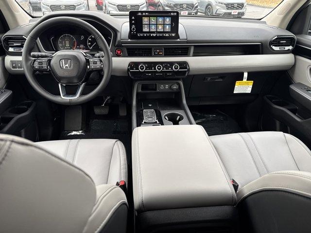 new 2025 Honda Pilot car, priced at $47,550