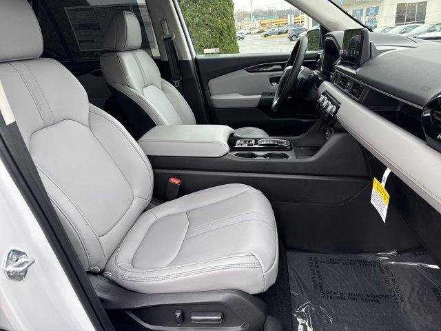 new 2025 Honda Pilot car, priced at $47,550