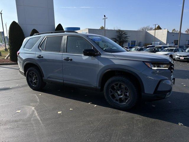 new 2025 Honda Pilot car, priced at $51,250