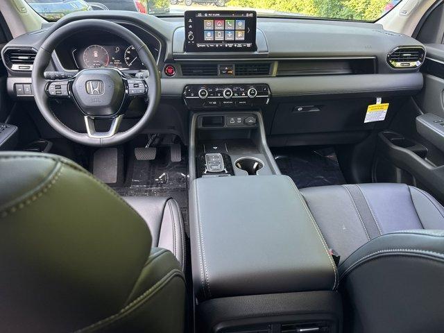 new 2025 Honda Pilot car, priced at $51,505