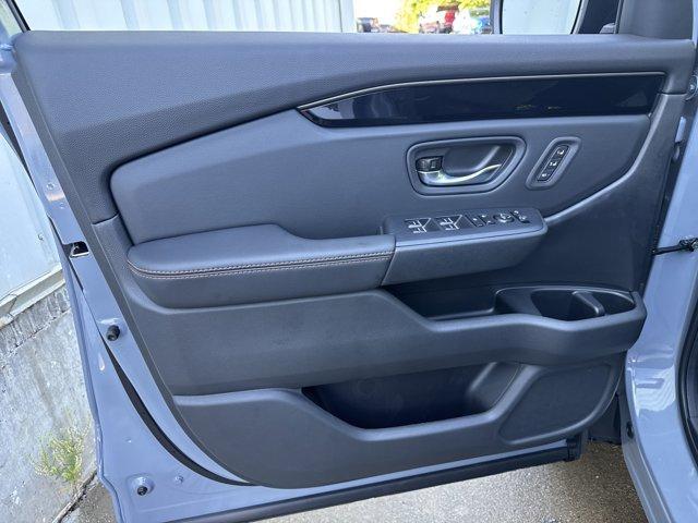 new 2025 Honda Pilot car, priced at $51,305