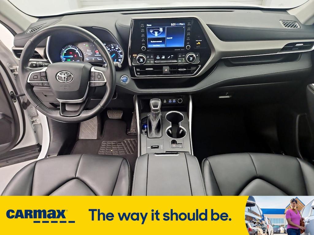 used 2022 Toyota Highlander Hybrid car, priced at $35,998
