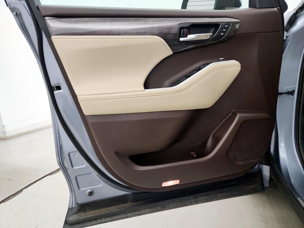 used 2021 Toyota Highlander car, priced at $37,998