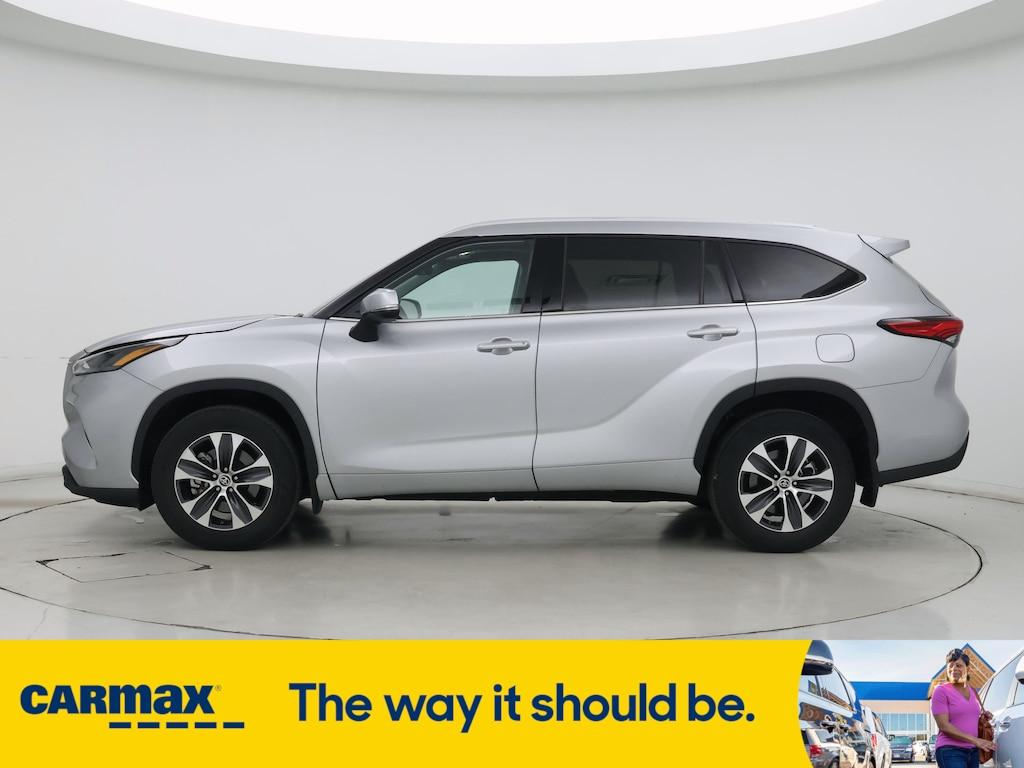 used 2022 Toyota Highlander car, priced at $41,998