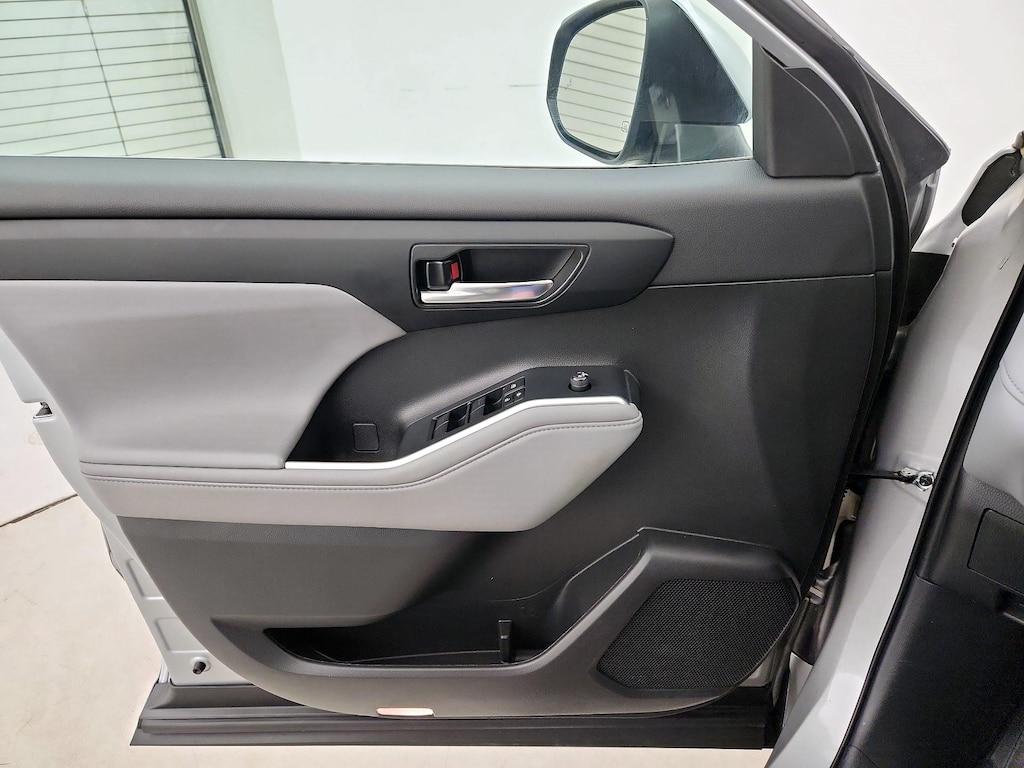 used 2022 Toyota Highlander car, priced at $41,998
