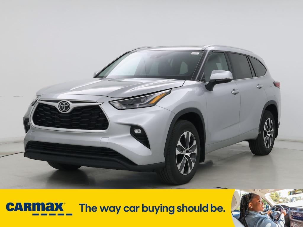 used 2022 Toyota Highlander car, priced at $41,998