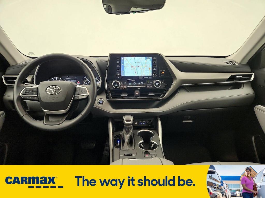 used 2022 Toyota Highlander car, priced at $41,998