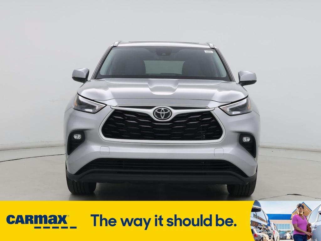 used 2022 Toyota Highlander car, priced at $41,998