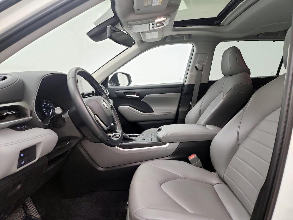 used 2021 Toyota Highlander car, priced at $37,998