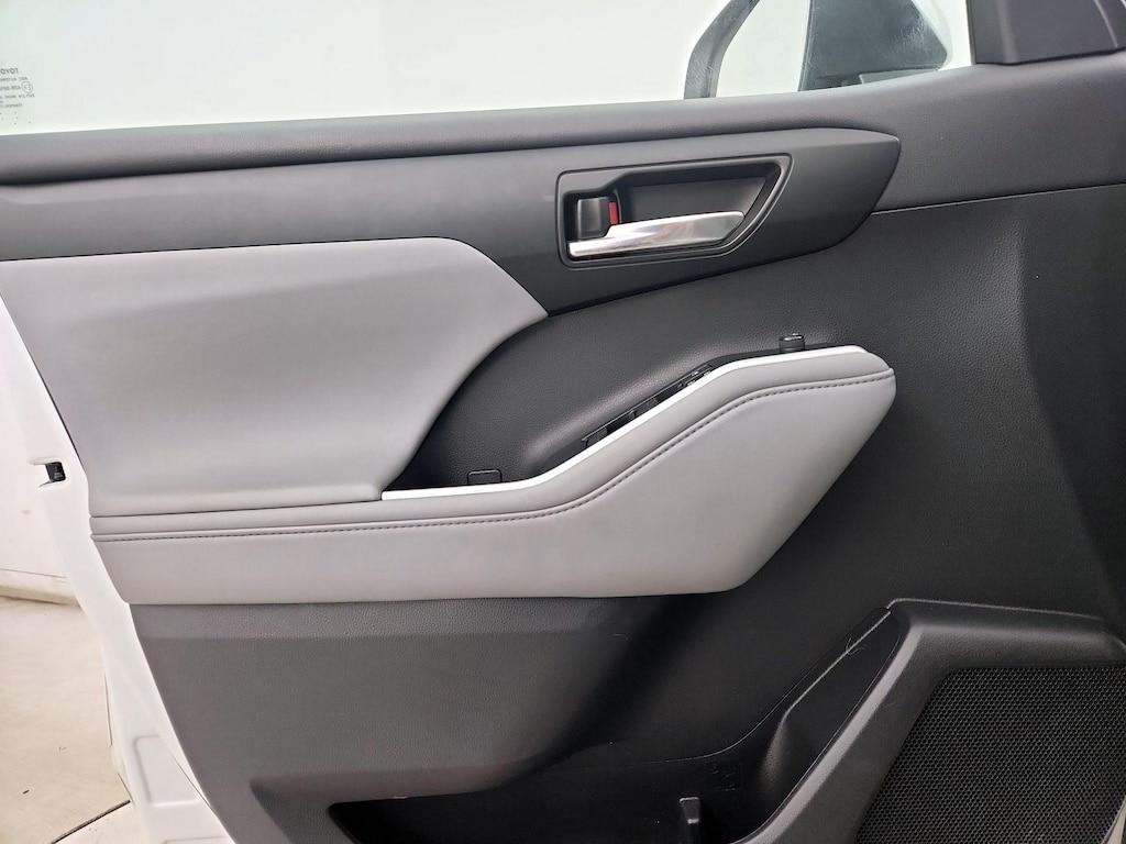 used 2021 Toyota Highlander car, priced at $37,998