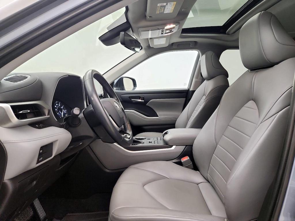 used 2021 Toyota Highlander car, priced at $36,998