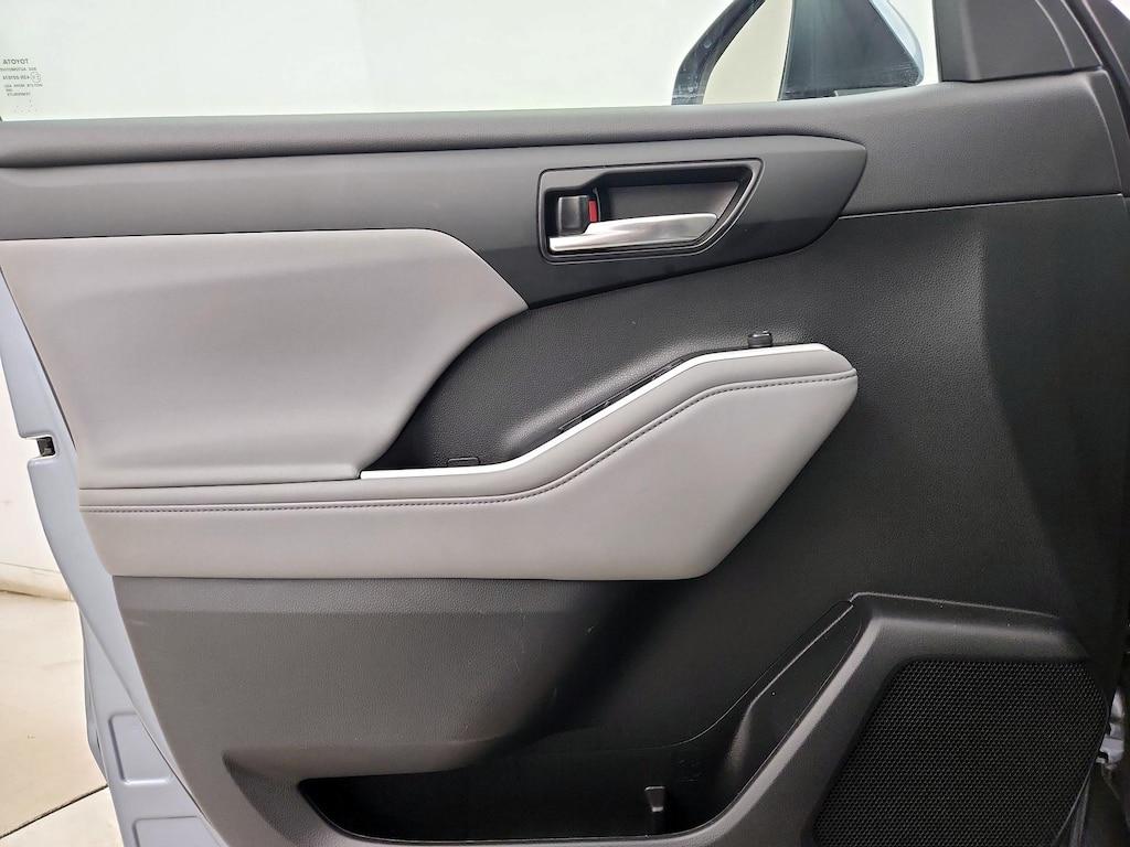 used 2021 Toyota Highlander car, priced at $36,998