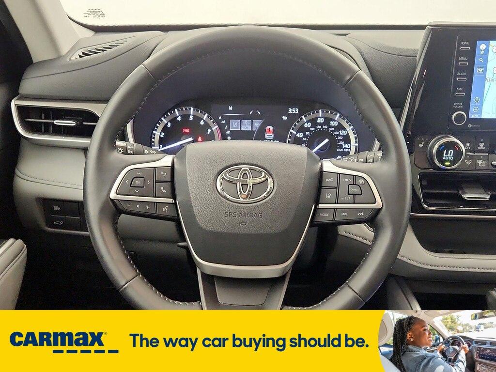 used 2022 Toyota Highlander car, priced at $39,998