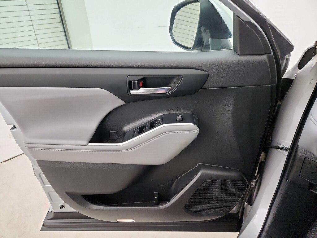 used 2022 Toyota Highlander car, priced at $39,998