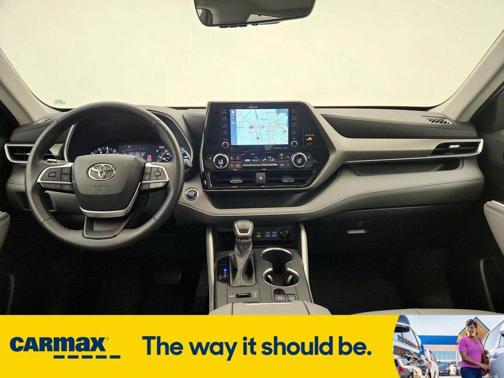 used 2022 Toyota Highlander car, priced at $39,998