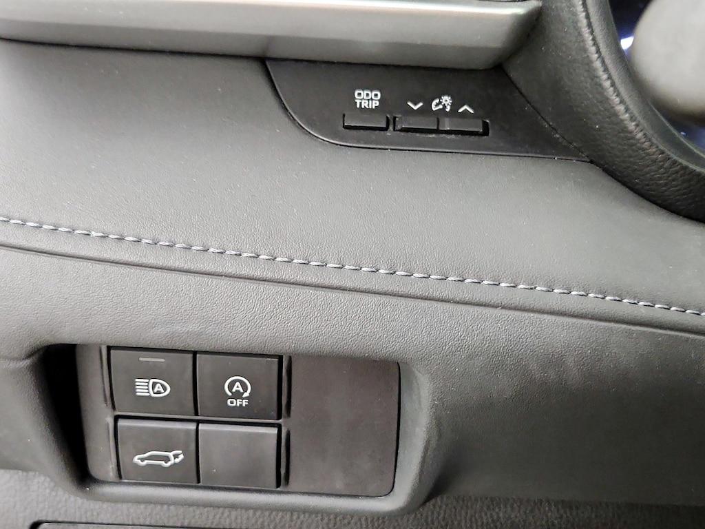 used 2024 Toyota Highlander car, priced at $35,998