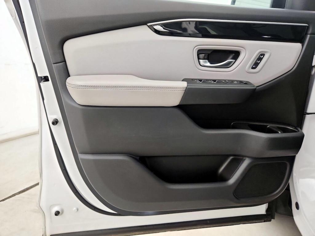 used 2025 Honda Pilot car, priced at $44,998