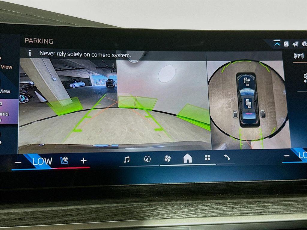 new 2025 BMW 760 car, priced at $127,725
