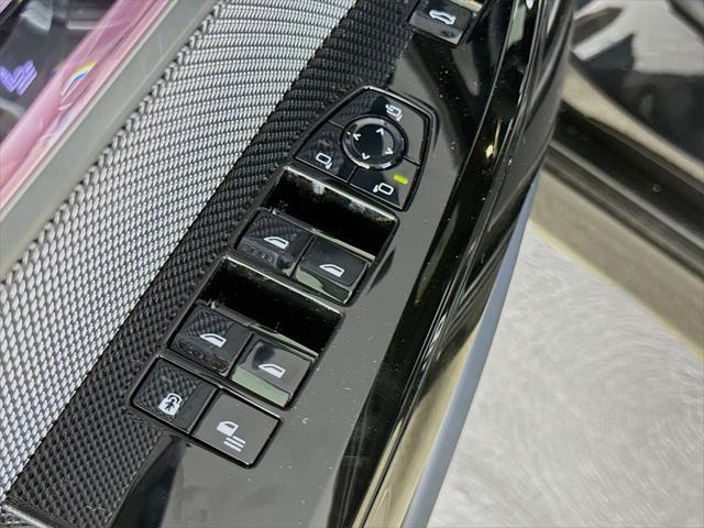 new 2025 BMW 760 car, priced at $127,725