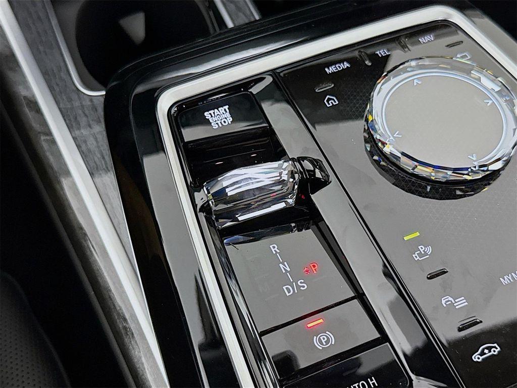 new 2025 BMW 760 car, priced at $127,725