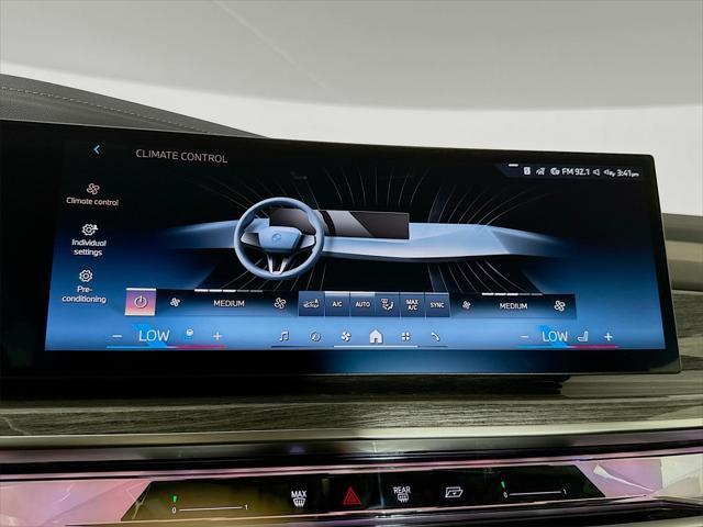 new 2025 BMW 760 car, priced at $127,725