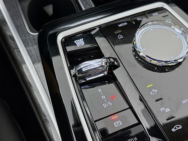 new 2025 BMW 760 car, priced at $127,725
