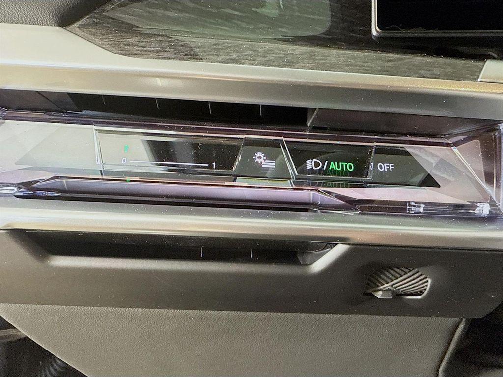 new 2025 BMW 760 car, priced at $127,725