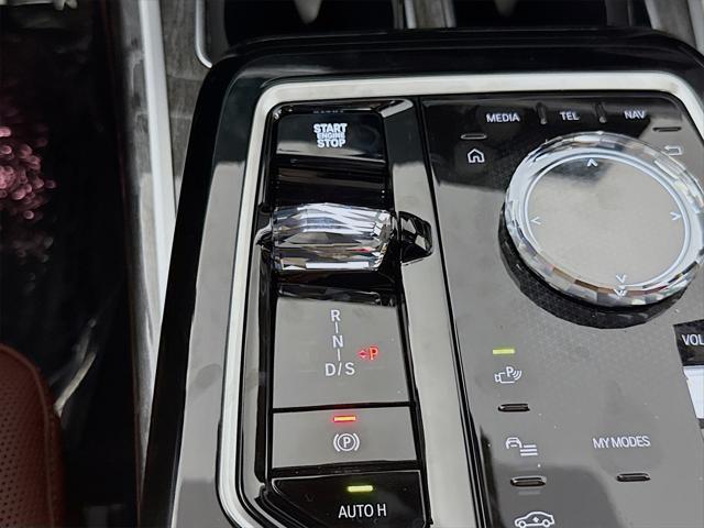 new 2025 BMW 760 car, priced at $146,370