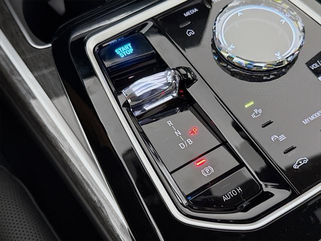new 2025 BMW i7 car, priced at $128,125