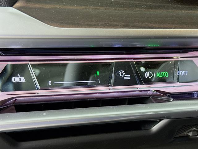new 2025 BMW 760 car, priced at $137,325