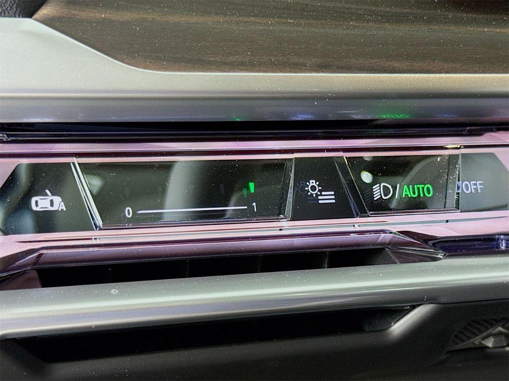 new 2025 BMW 760 car, priced at $137,325