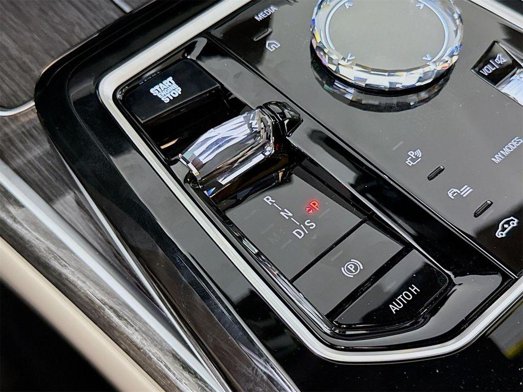 new 2025 BMW 760 car, priced at $134,475