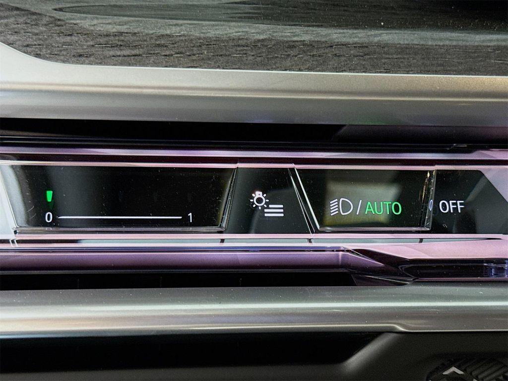 new 2025 BMW 760 car, priced at $134,475