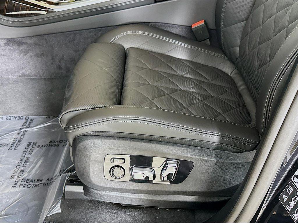 new 2026 BMW X7 car, priced at $92,025