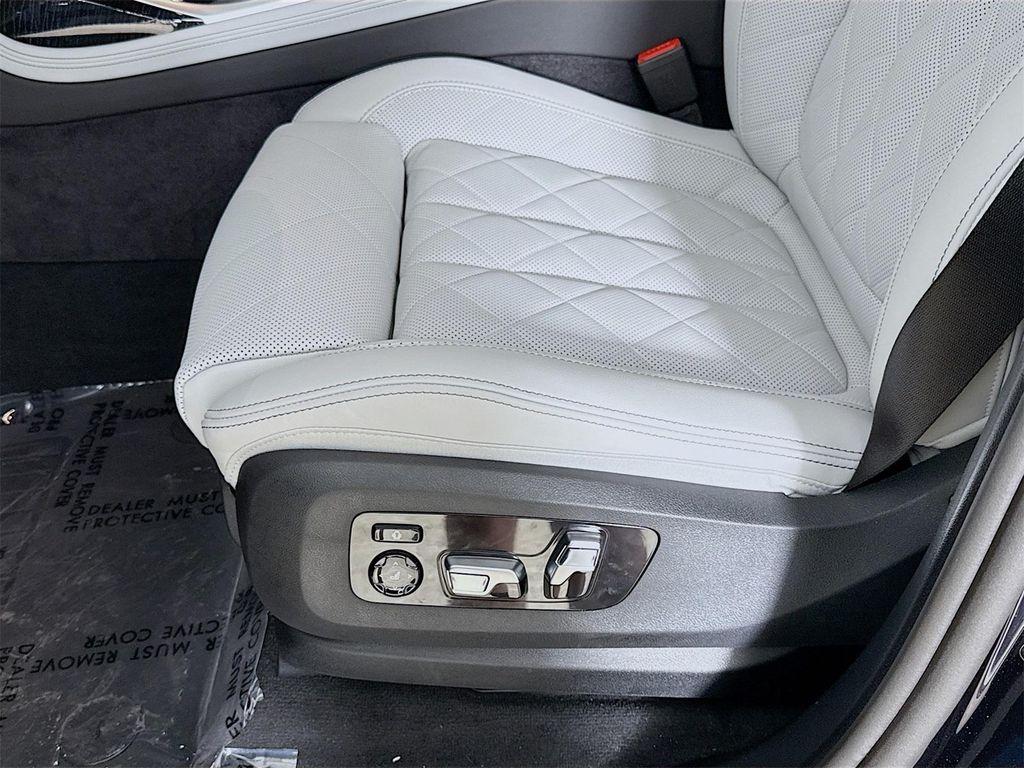 new 2026 BMW X7 car, priced at $100,675
