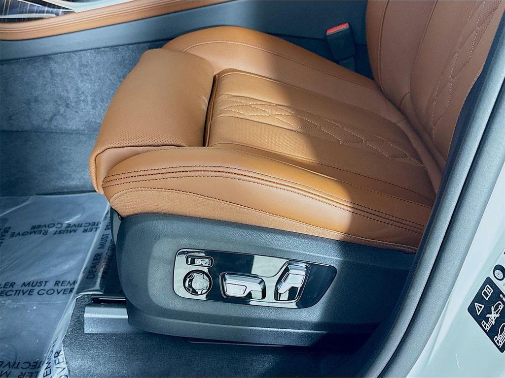 new 2026 BMW X7 car, priced at $100,805
