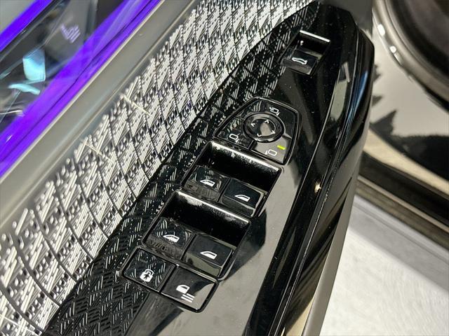 new 2025 BMW 760 car, priced at $135,475