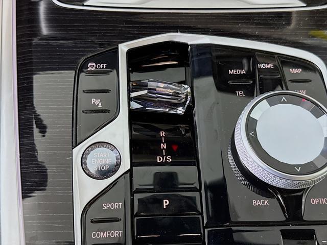 new 2026 BMW X7 car, priced at $123,105