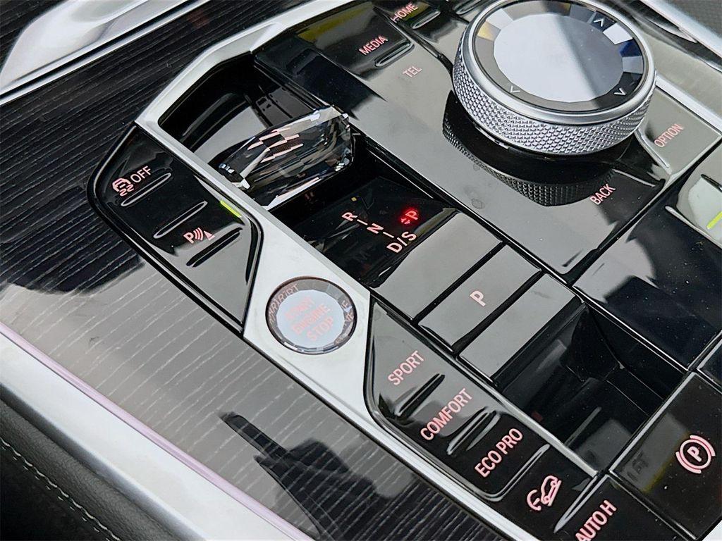 new 2026 BMW X7 car, priced at $102,705