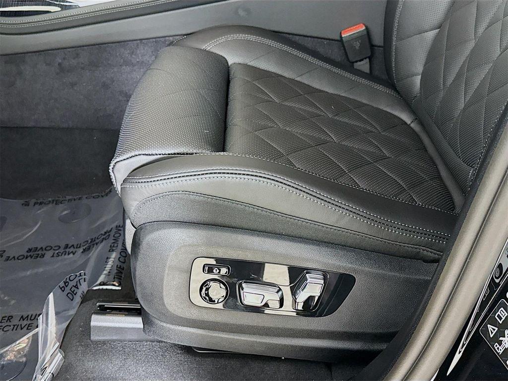 new 2026 BMW X7 car, priced at $102,705