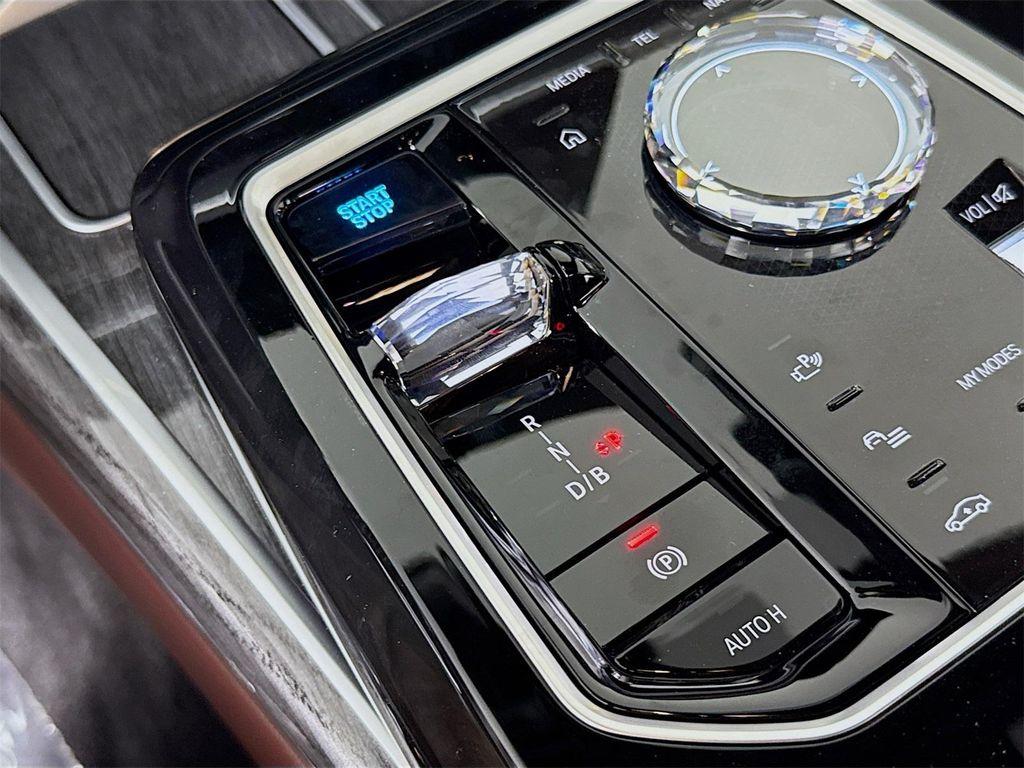new 2025 BMW i7 car, priced at $135,175
