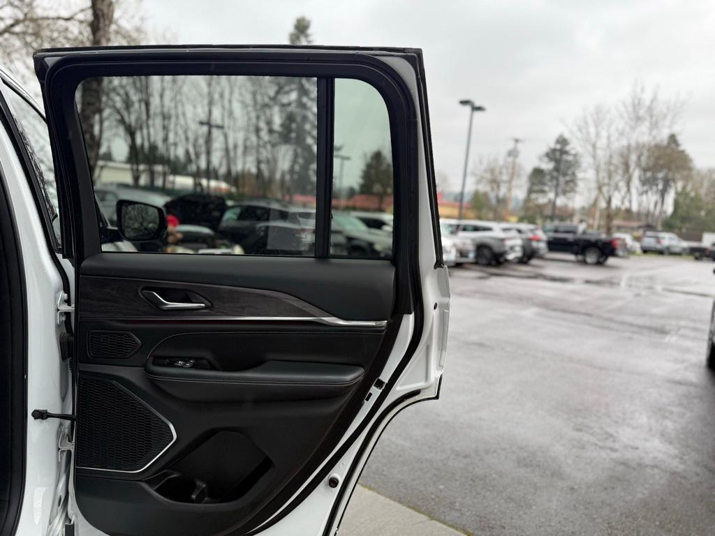 used 2024 Jeep Grand Cherokee car, priced at $38,999