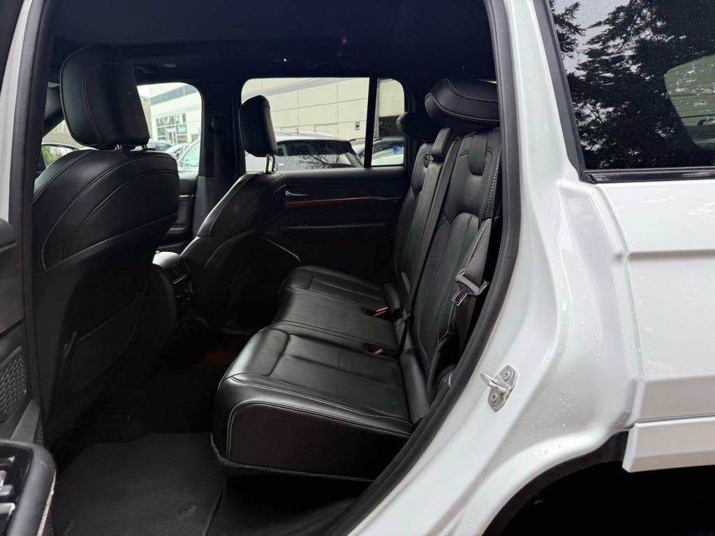 used 2024 Jeep Grand Cherokee car, priced at $38,999