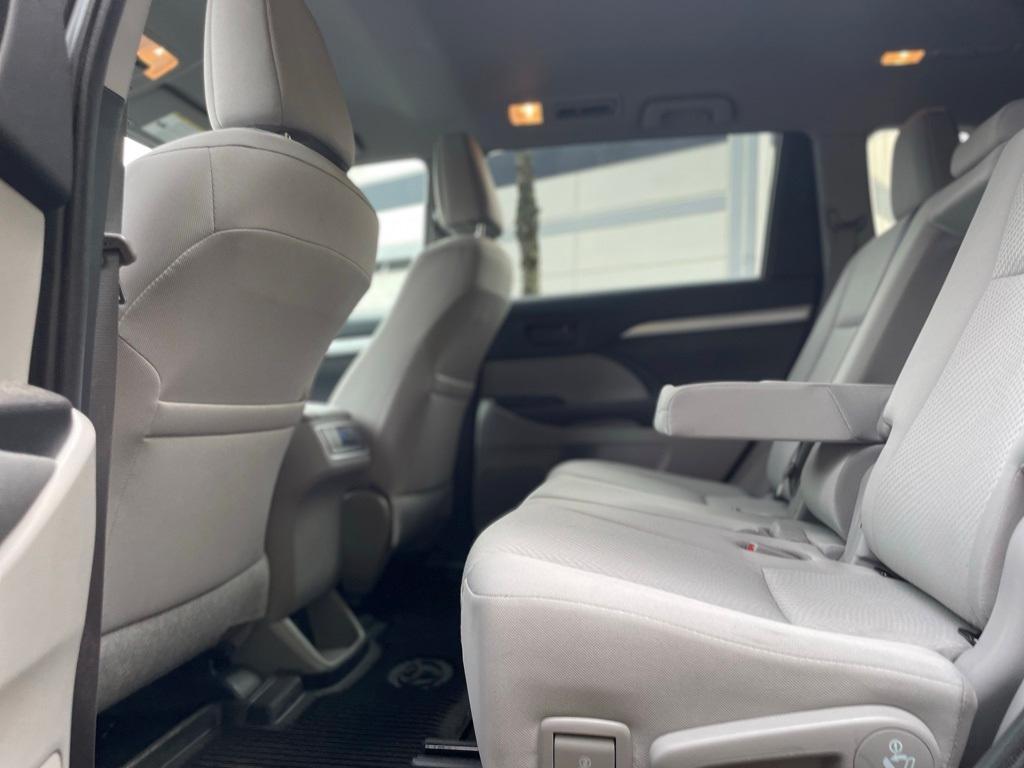 used 2019 Toyota Highlander car, priced at $24,995