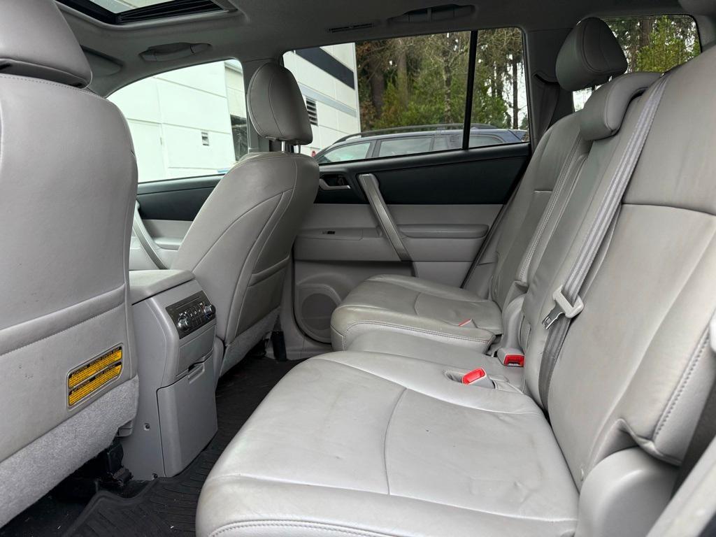 used 2013 Toyota Highlander car, priced at $17,995