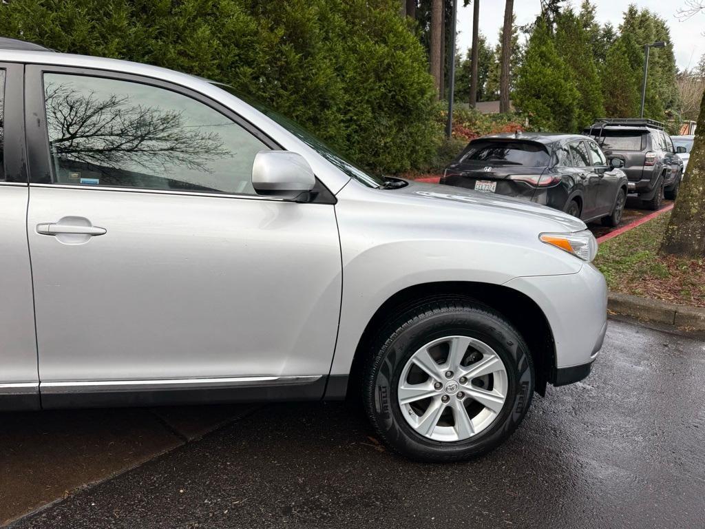 used 2013 Toyota Highlander car, priced at $17,995