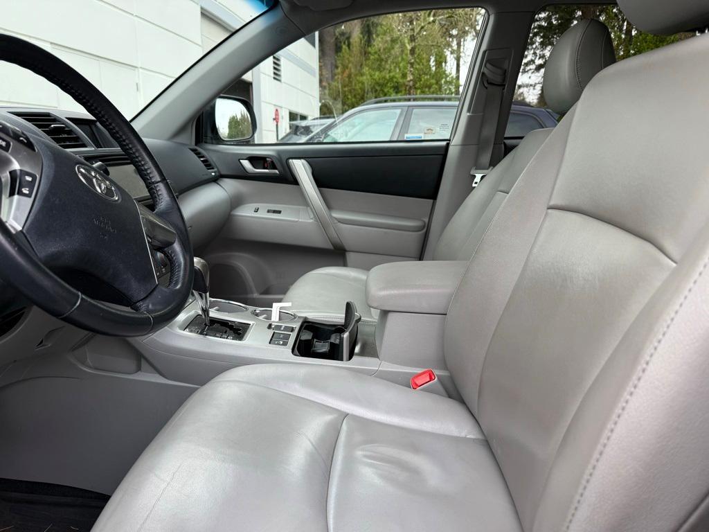 used 2013 Toyota Highlander car, priced at $17,995