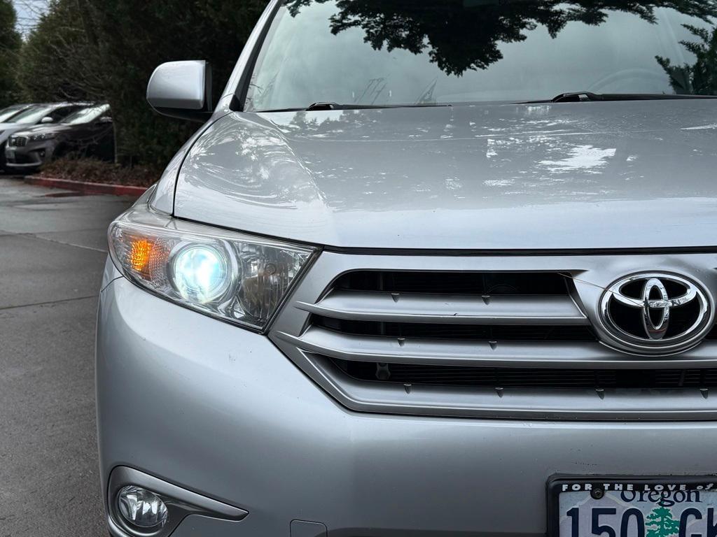 used 2013 Toyota Highlander car, priced at $17,995
