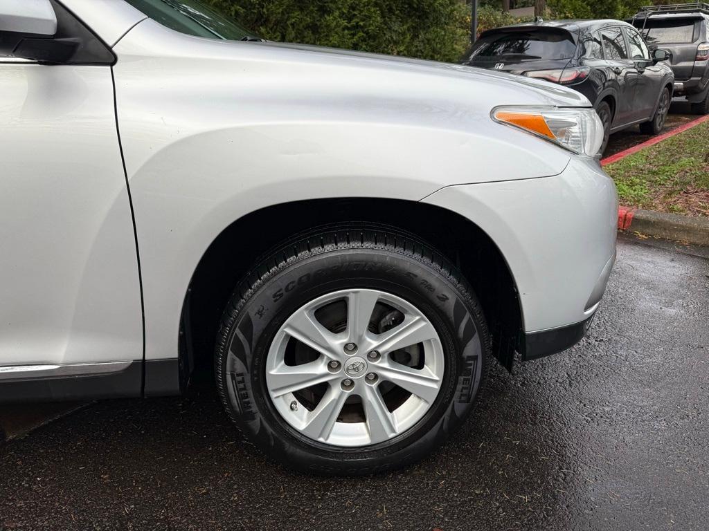 used 2013 Toyota Highlander car, priced at $17,995