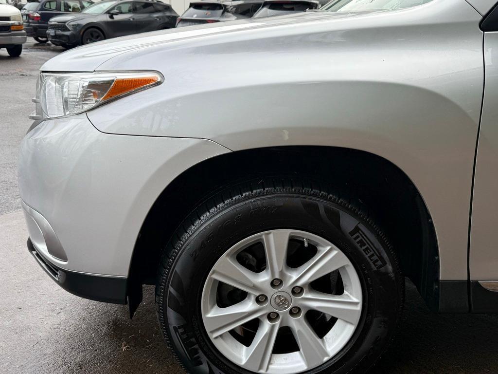 used 2013 Toyota Highlander car, priced at $17,995